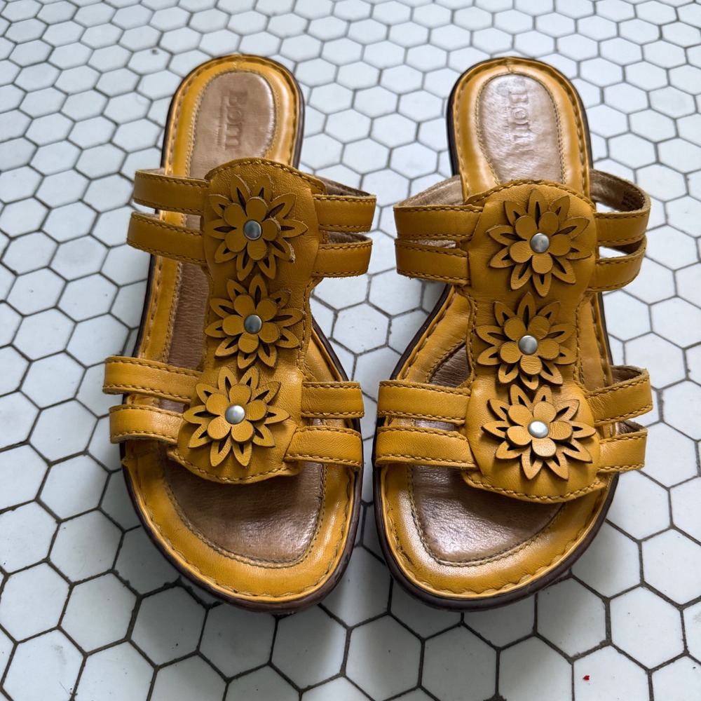 Born Yellow Wedge Sandals Floral Applique Leather Strappy Boho Comfort 39 / 8 - Picture 3 of 7